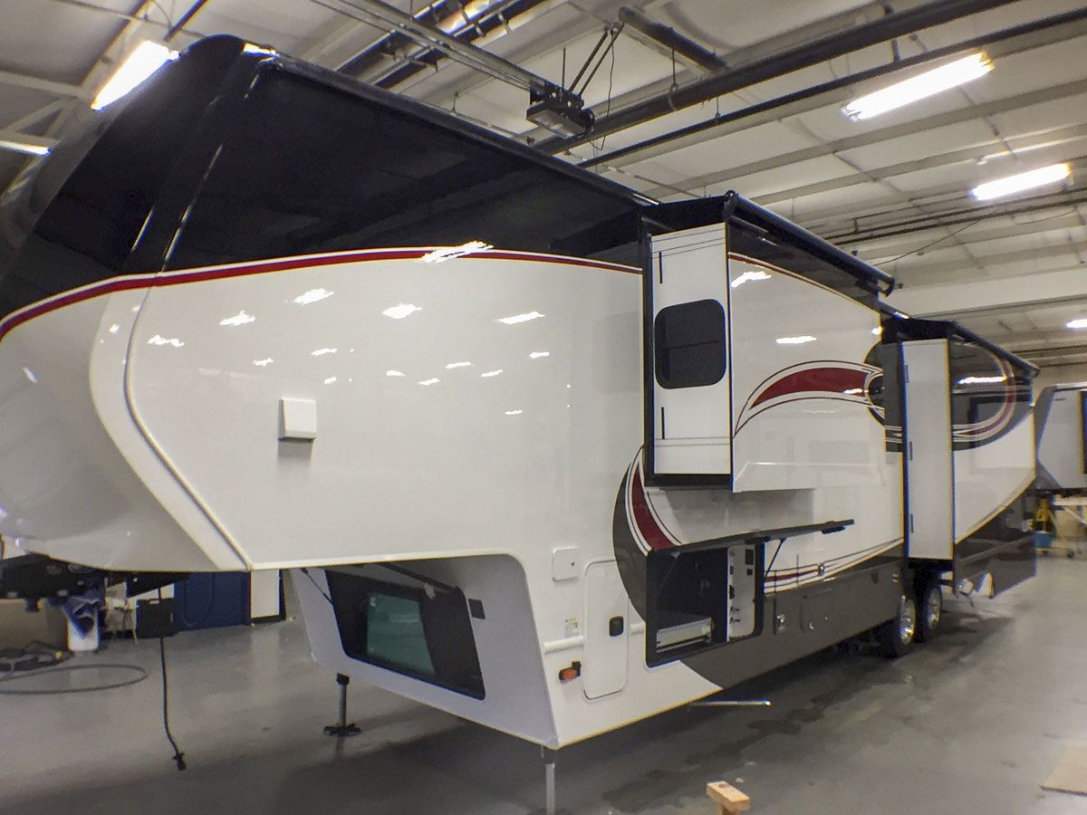 luxury fifth wheels