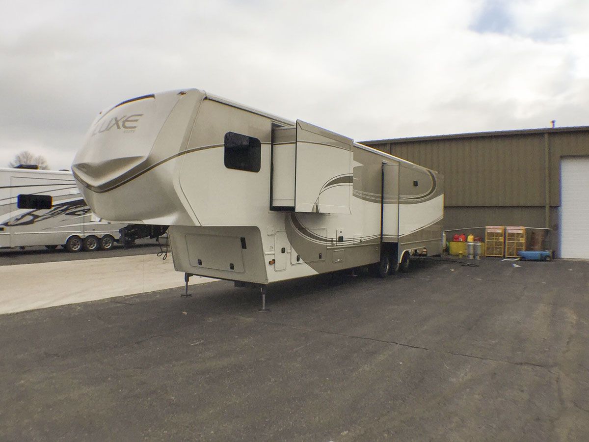 luxury fifth wheel