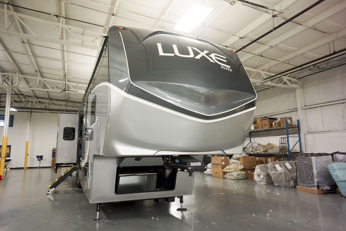 luxury fifth wheel exterior paint