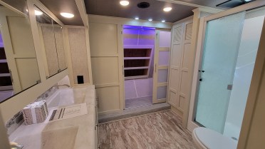 luxury 5th wheel floor plan
