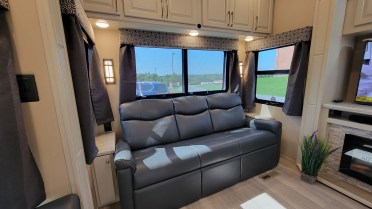 Fifth wheels for sale