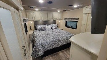  2023 Luxe Elite 42RL Floor Plan