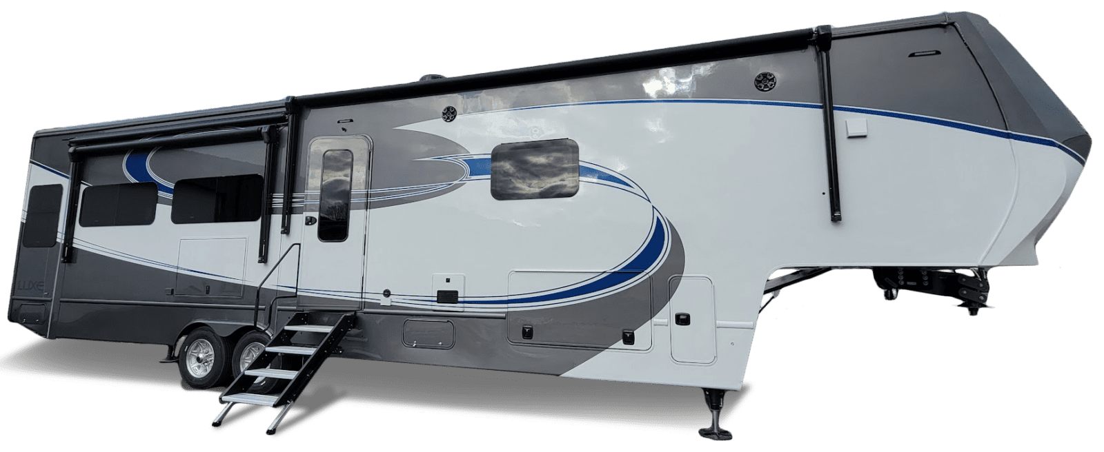 Luxe luxury fifth wheel with full-body paint, slide-outs, and independent suspension