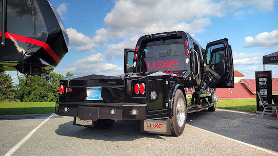 Black Luxe Truck Freightliner – M2 106