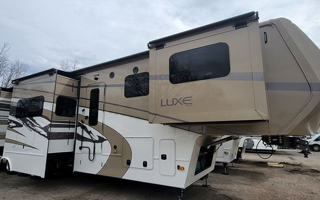 2023 Luxe Elite 44FL – Front Living Fifth Wheel – 10423