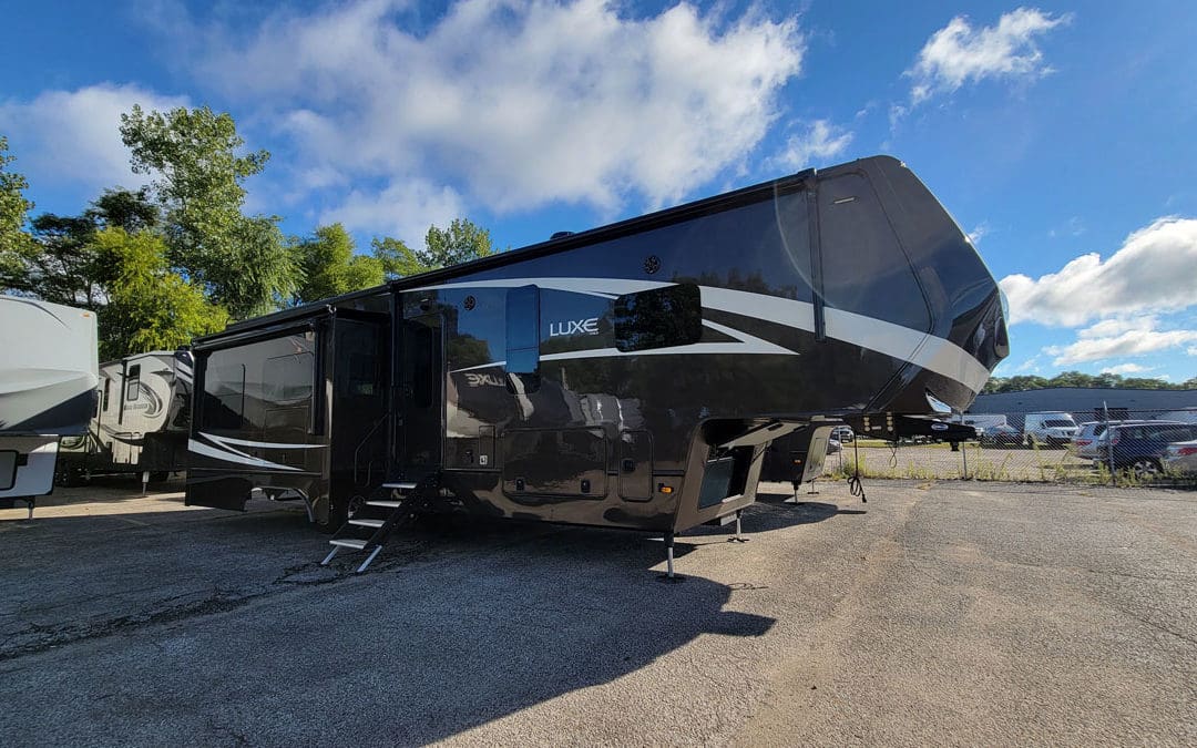 SOLD – 2021 Luxe 35GRS Gold – 1116 (Elkhart)