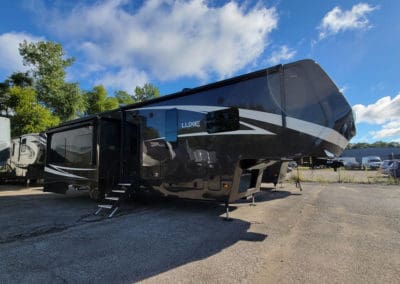 SOLD – 2021 Luxe 35GRS Gold – 1116 (Elkhart)