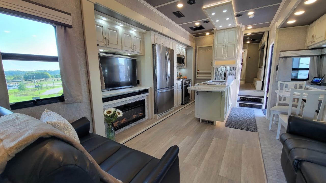 Luxe Toy Hauler | Luxe Fifth Wheel