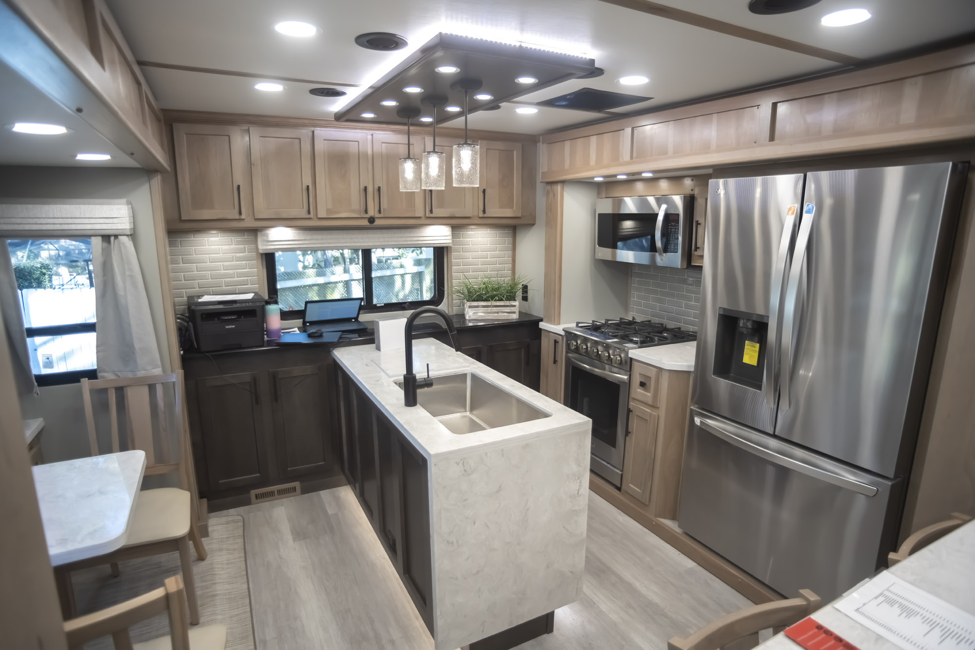 The kitchen of the Luxe Elite 46RKB.