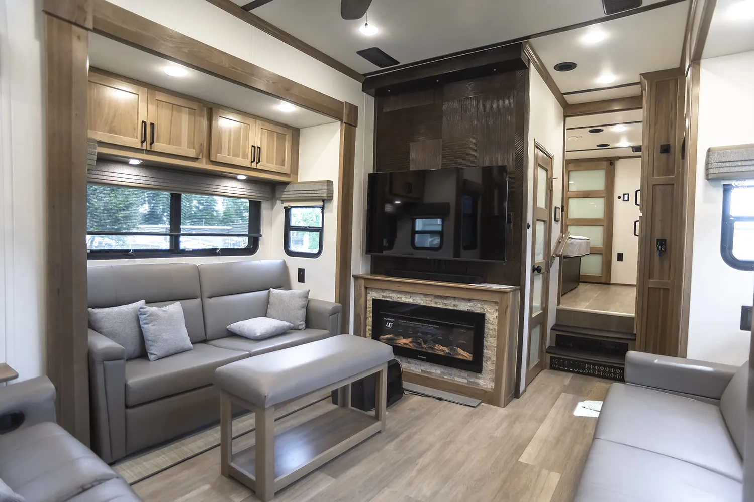 The TV room on a Luxe Elite 46RKB.