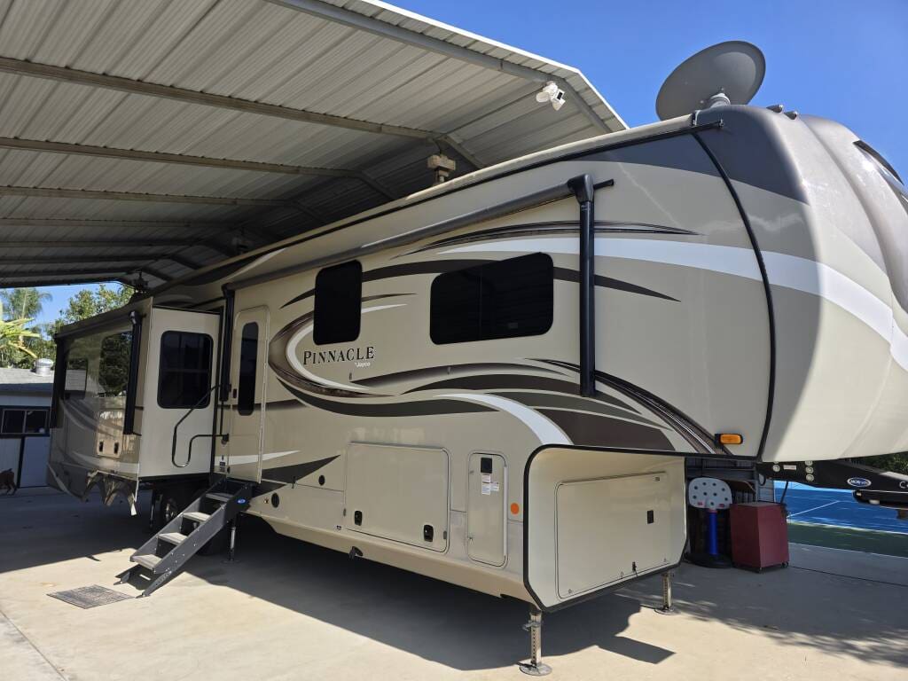 Jayco Pinnacle