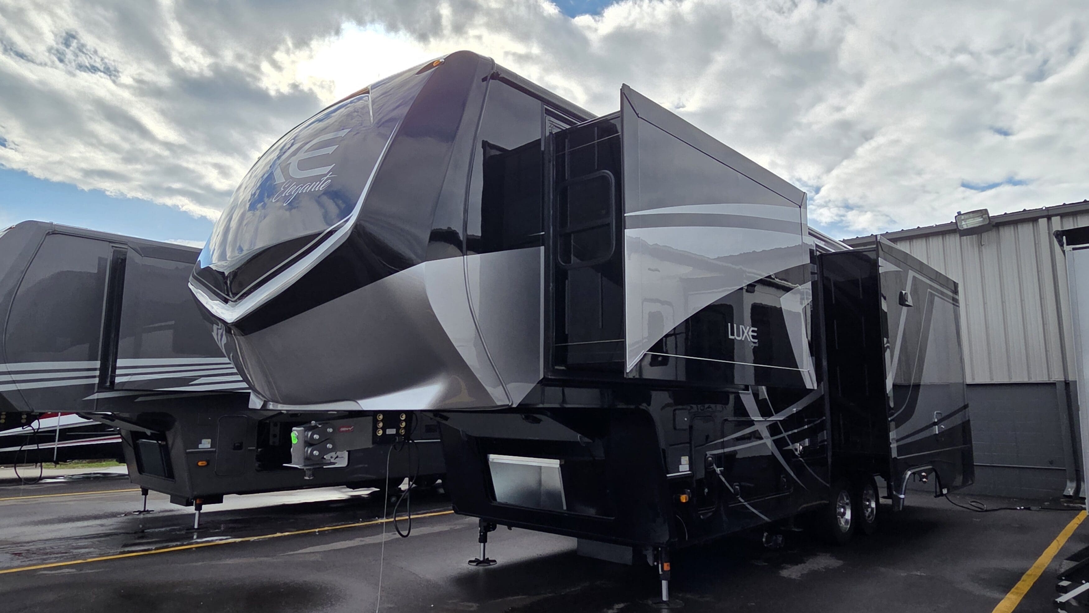 Luxe Elegante luxury fifth wheel RV with full-body paint and slide-outs, for sale