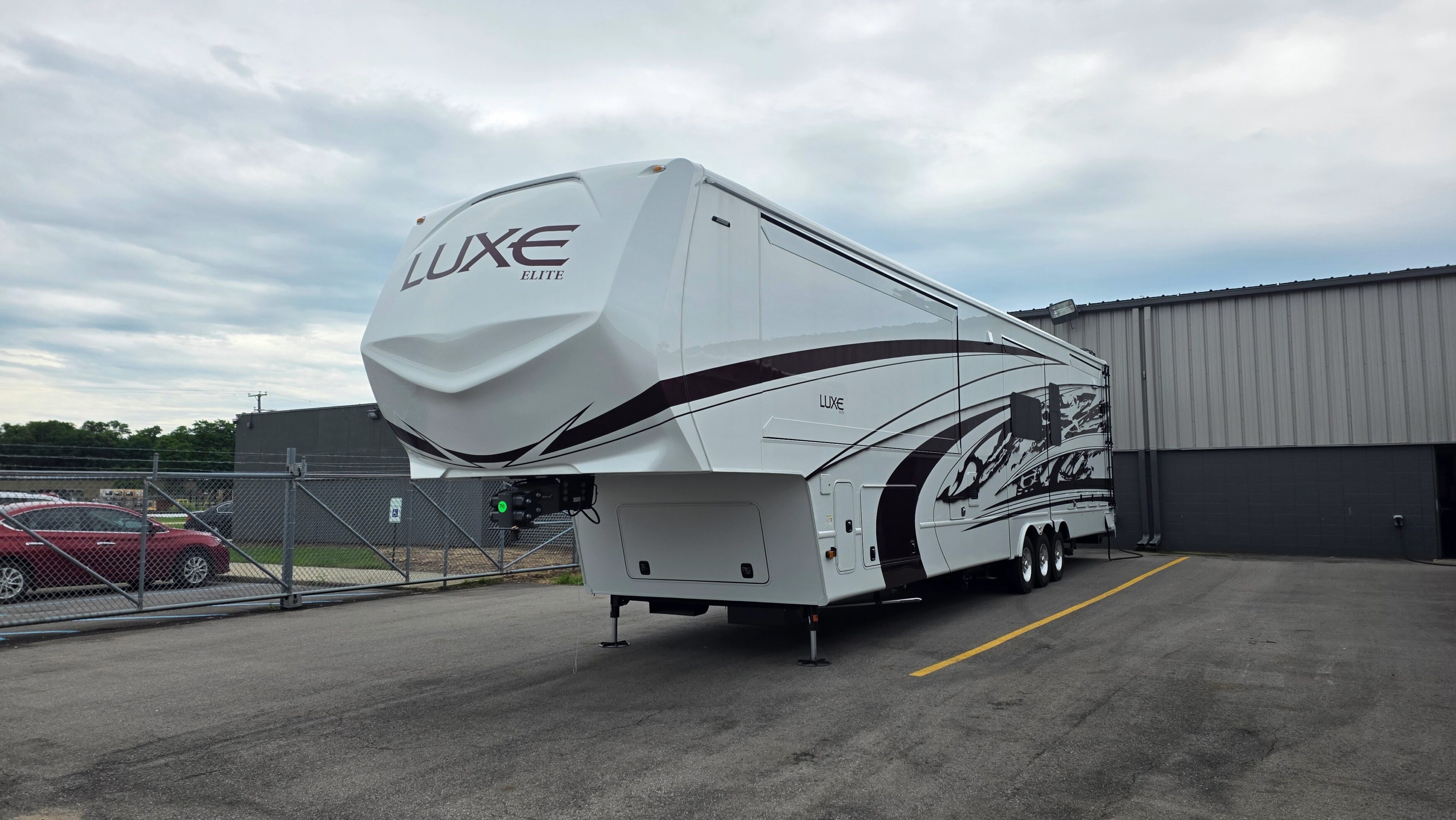 New | Luxe 46RKB Elite | 10740