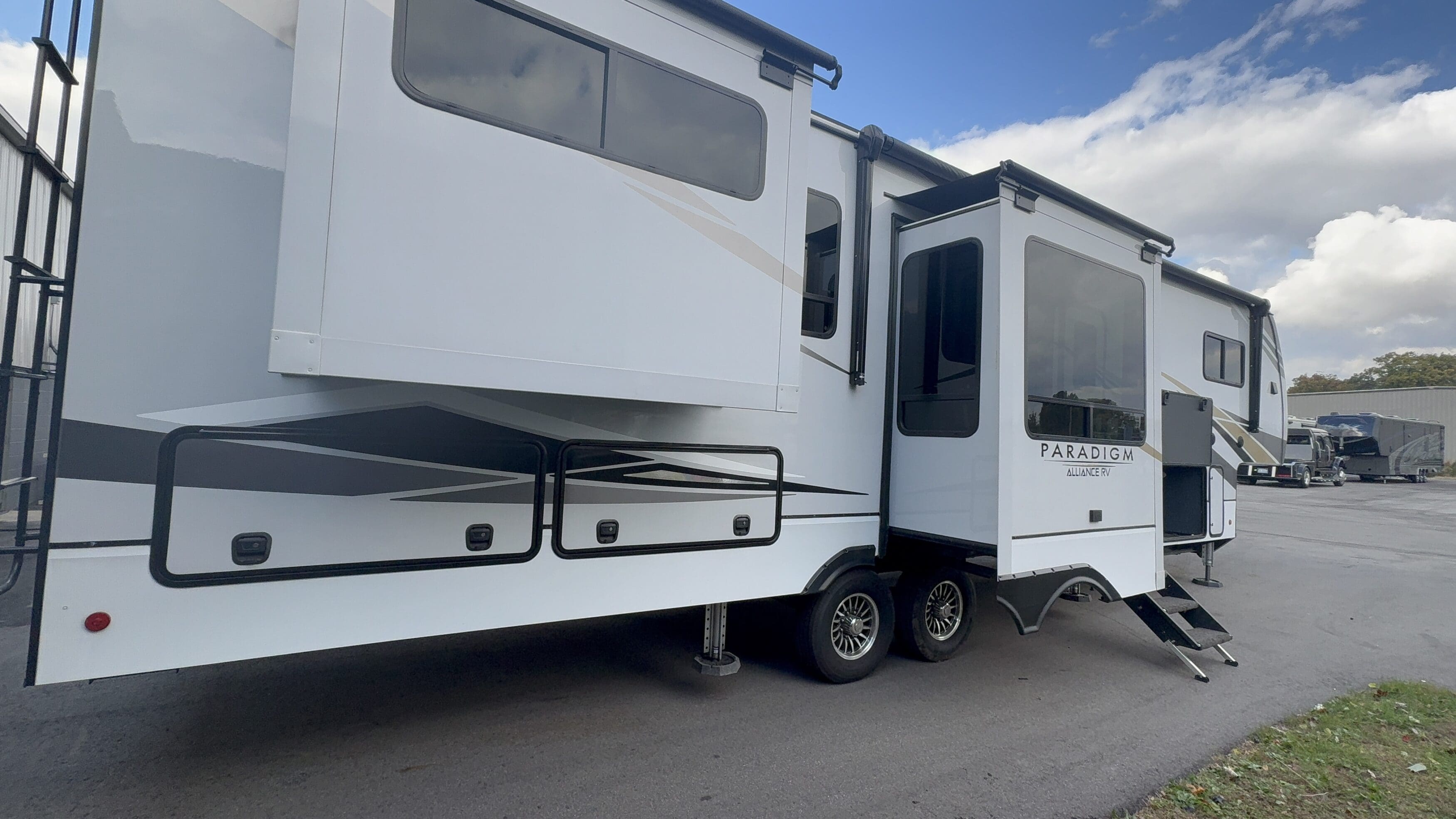 2021 Alliance Paradigm 365RD luxury fifth wheel with slide-outs and storage compartments