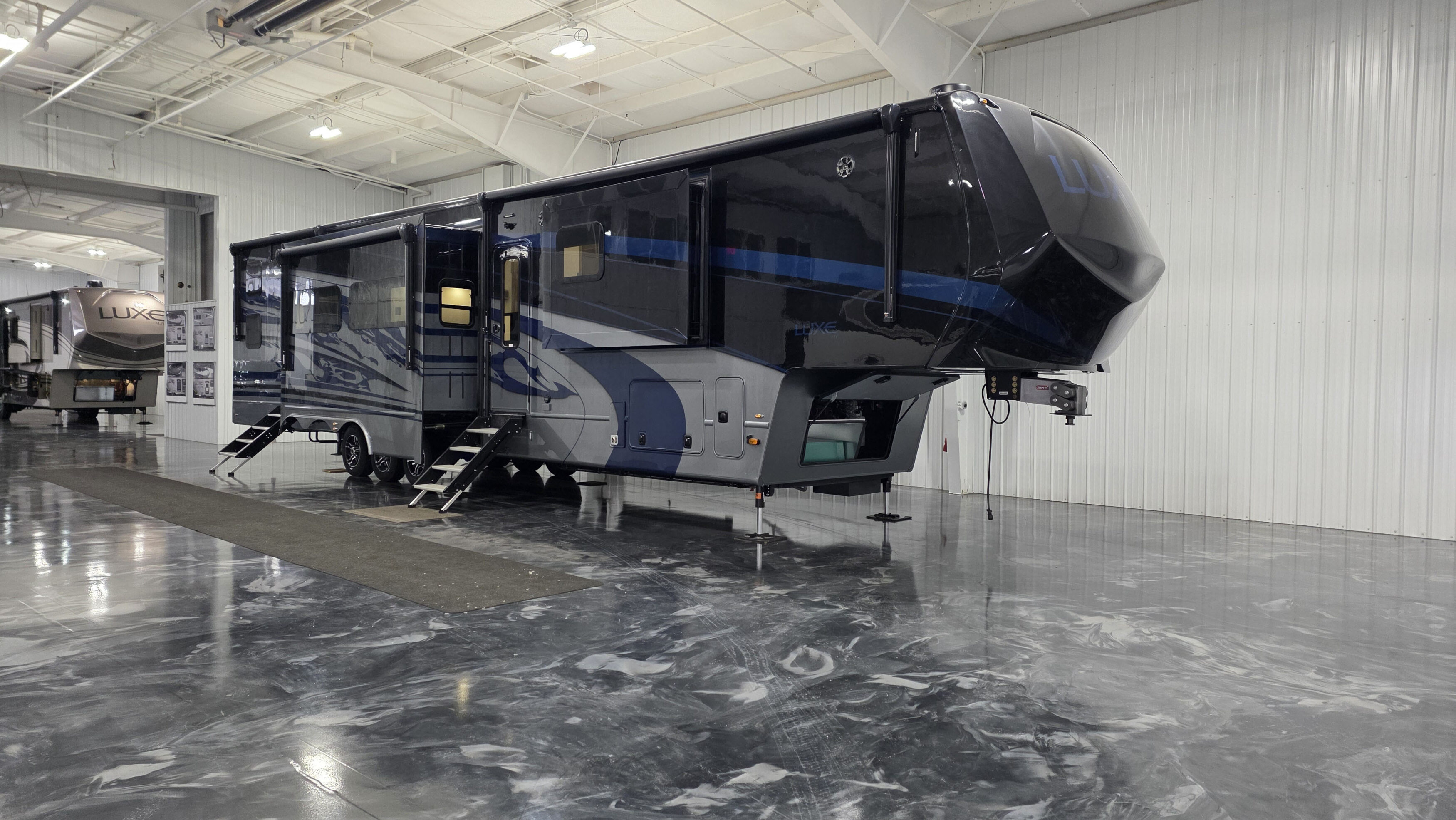 Luxe Toy Hauler 46FB | 10679