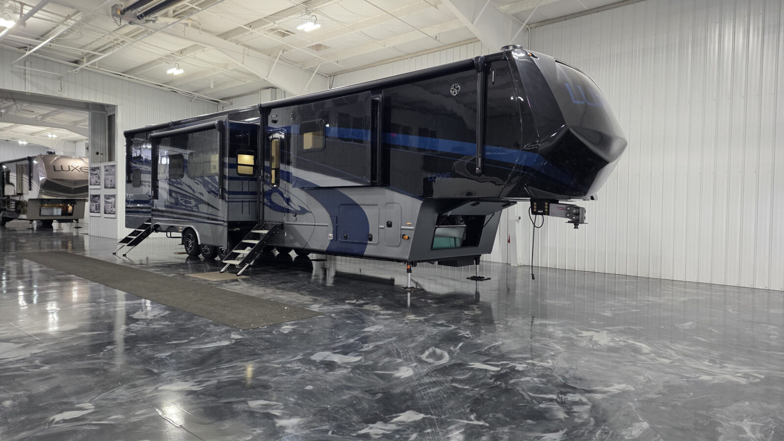 Luxe Toy Hauler 46FB | 10679