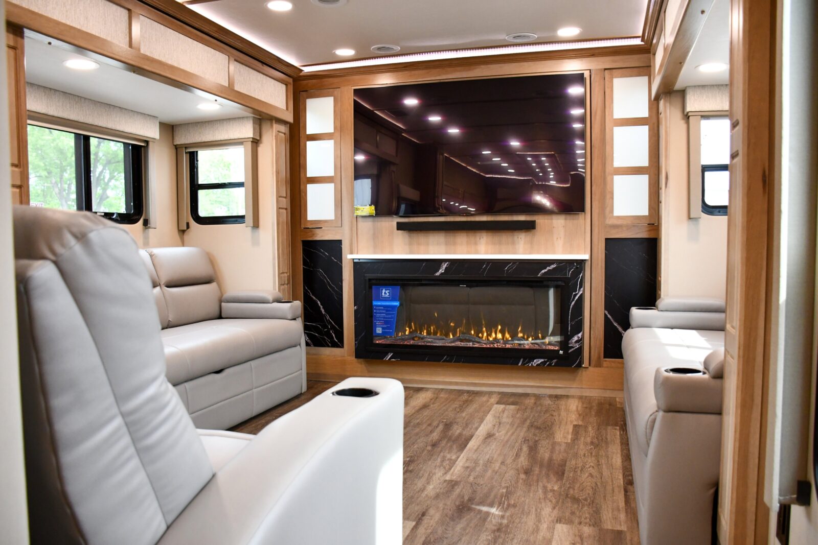 Luxe 48FLB Regent | 10732