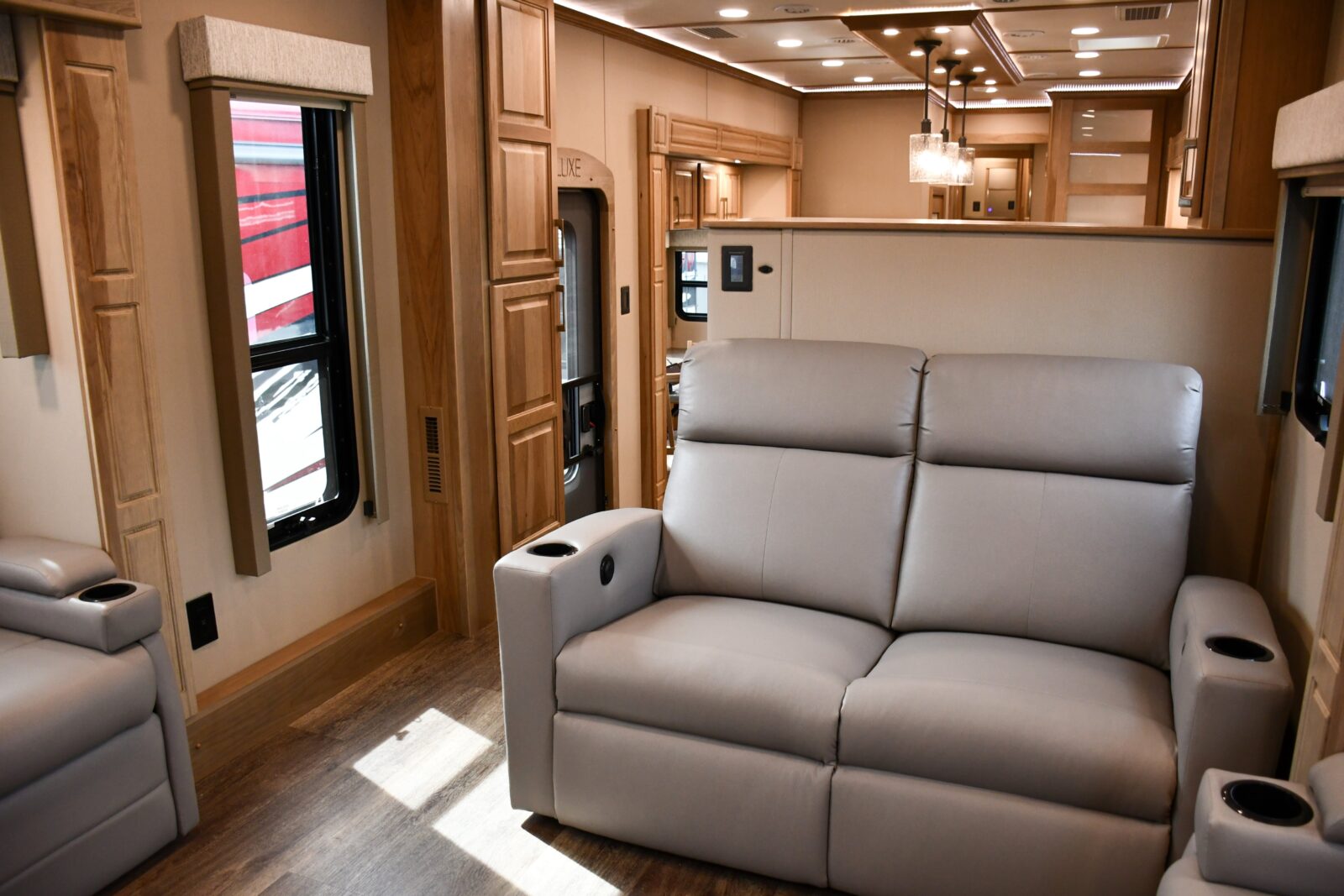 Luxe 48FLB Regent | 10732