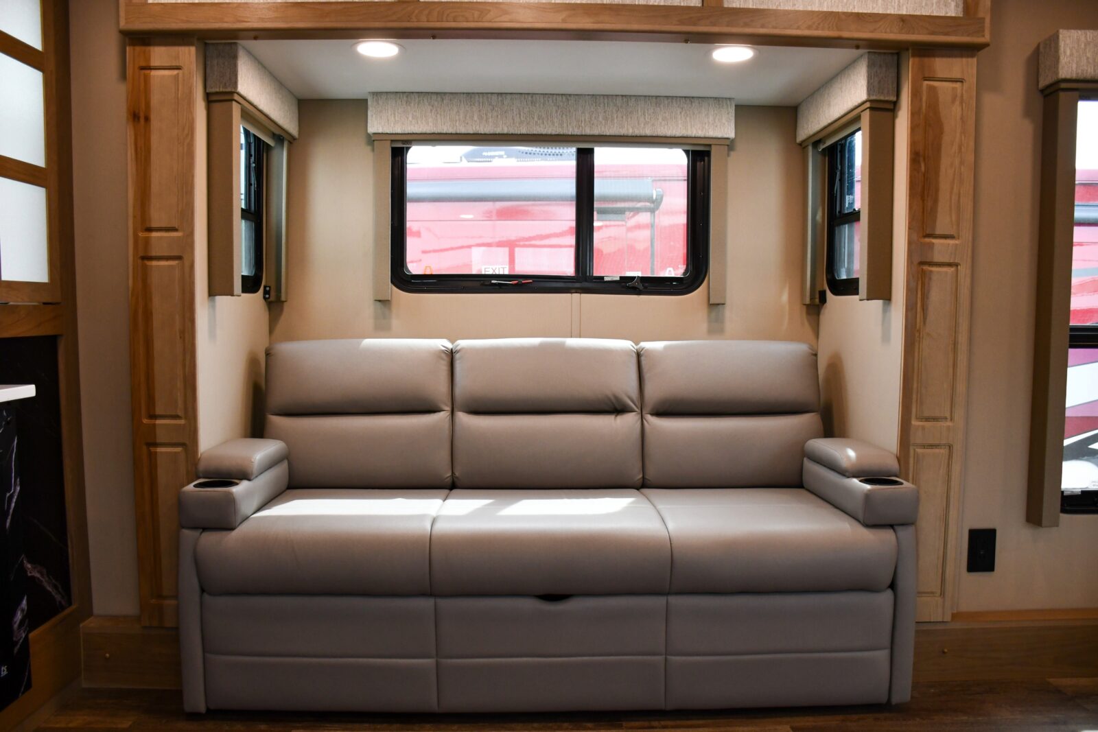 Luxe 48FLB Regent | 10732