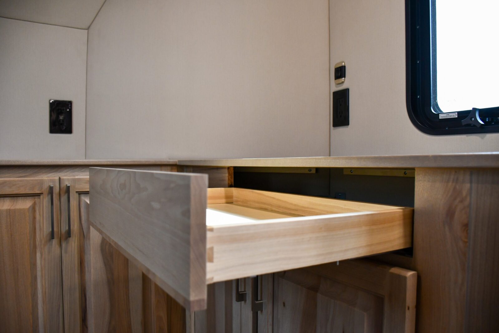Luxe 48FLB Regent | 10732