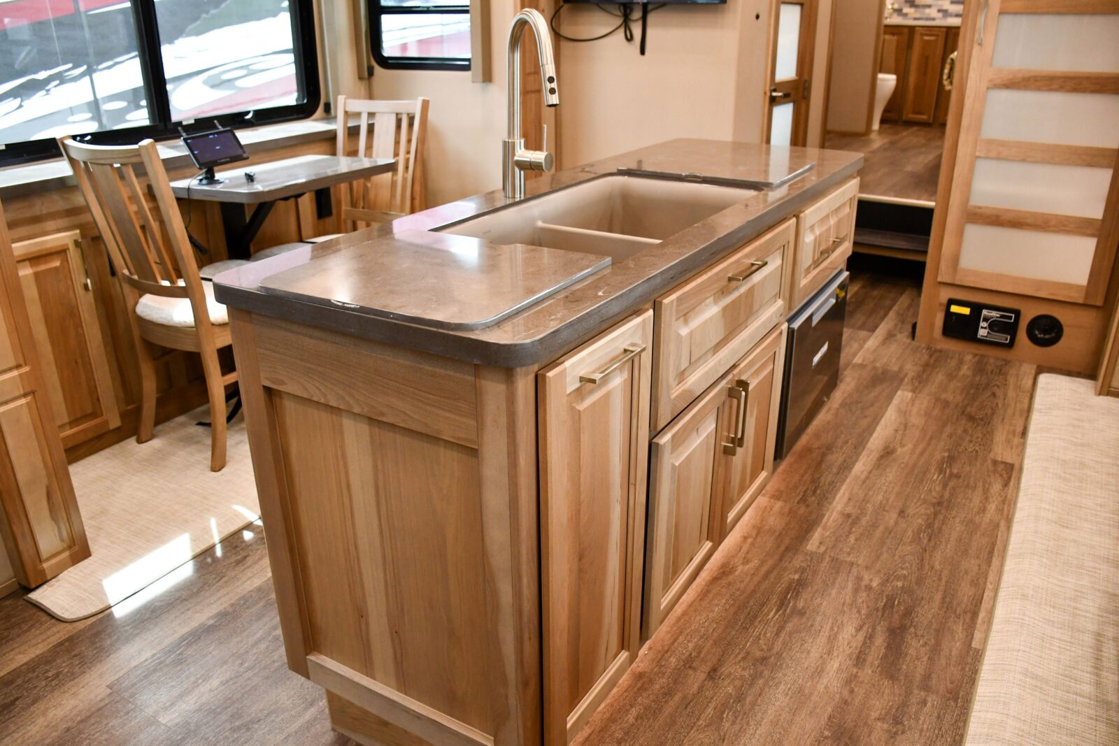 Luxe 48FLB Regent | 10732