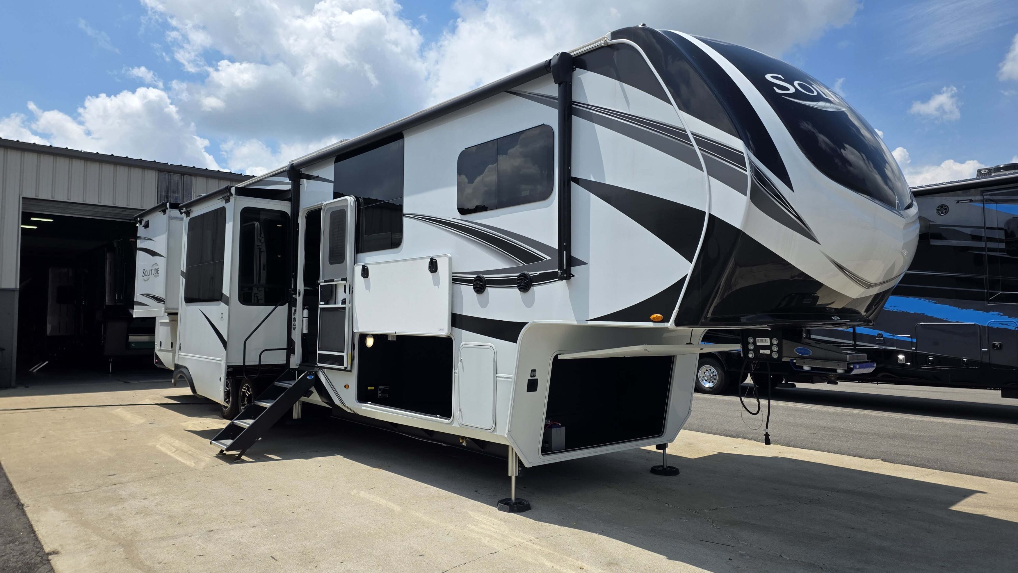Pre Owned 2024 Solitude 390RK