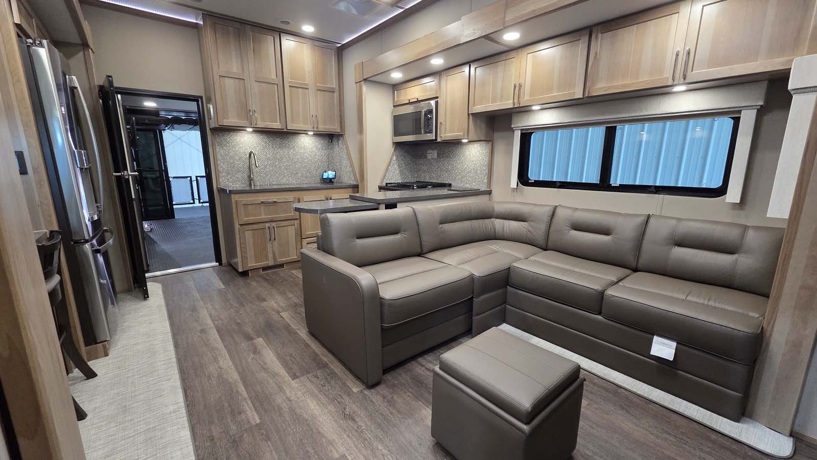 NEW Luxe 49RH Regent Hauler | 10747