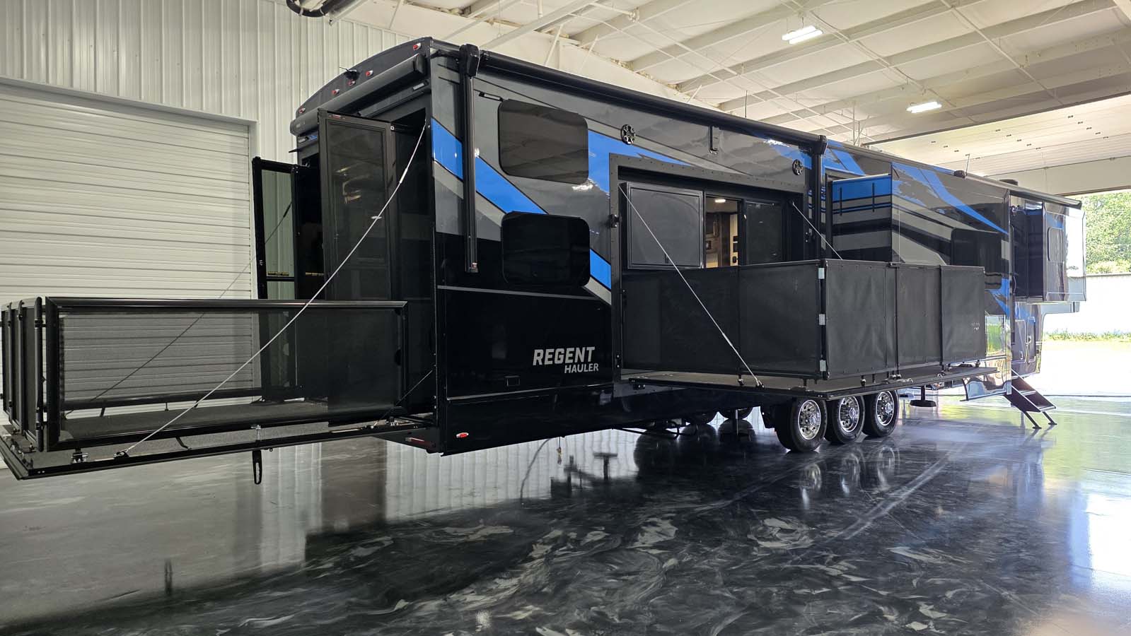 NEW Luxe 49RH Regent Hauler | 10747